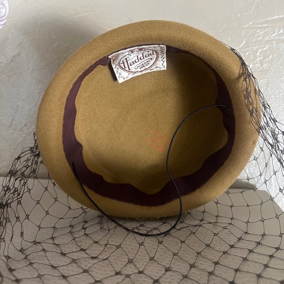 SPLENDID 1940s\' MUSTARD COLOR FELT HAT + GROSGRAIN TRIM & FULL VEIL main image 12